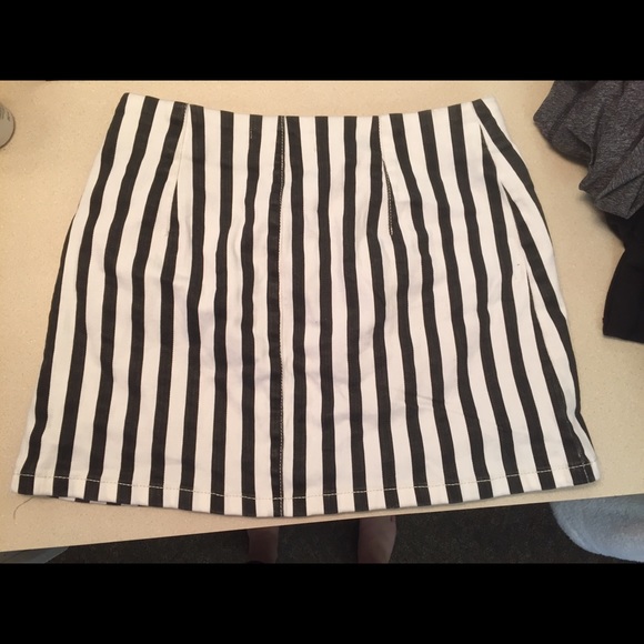 urban outfitters mini skirt - Picture 2 of 2